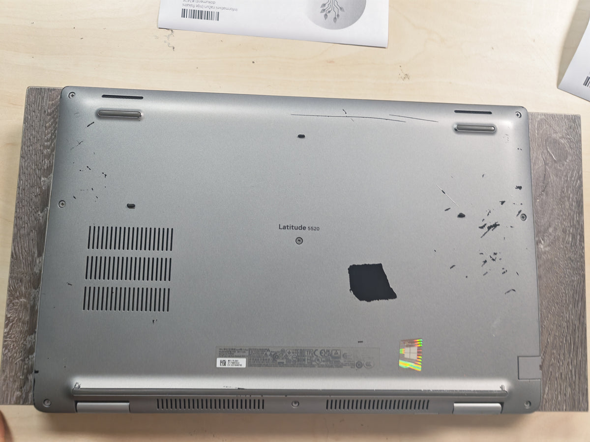 Dell Latitude 5520 • i3-1125G4 • 8GB RAM • 512GB SSD • Full HD • Win 11 • 12mj Jamstvo