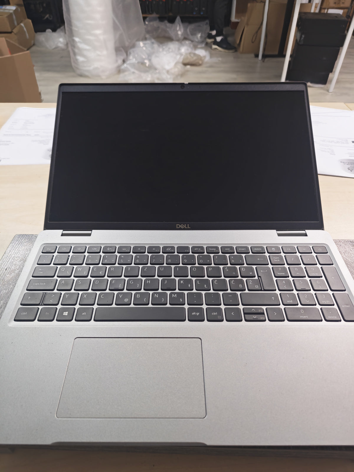 Dell Latitude 5520 • Donje kućište ogrebano • i3-1125G4 • 8GB RAM • 512GB SSD • Full HD • Win 11 • 12mj Jamstvo