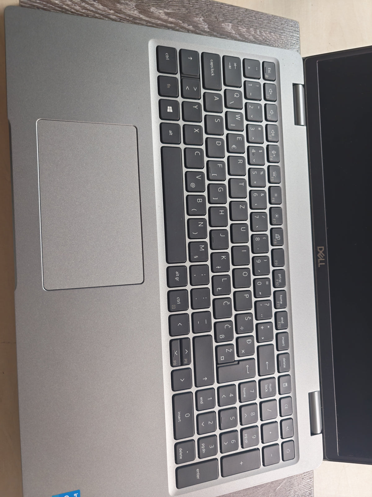 Dell Latitude 5520 • Donje kućište ogrebano • i3-1125G4 • 8GB RAM • 512GB SSD • Full HD • Win 11 • 12mj Jamstvo