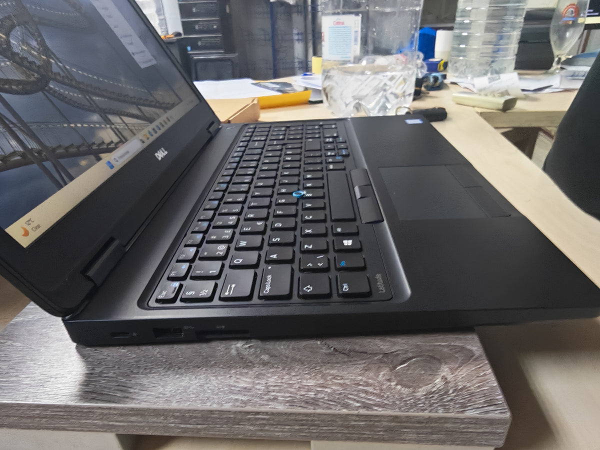 Dell Latitude 5580 • S manjom greškom – TPM ne radi • i7-7600U • 16GB RAM • 256GB SSD • Full HD • Win 11 • 12mj Jamstvo
