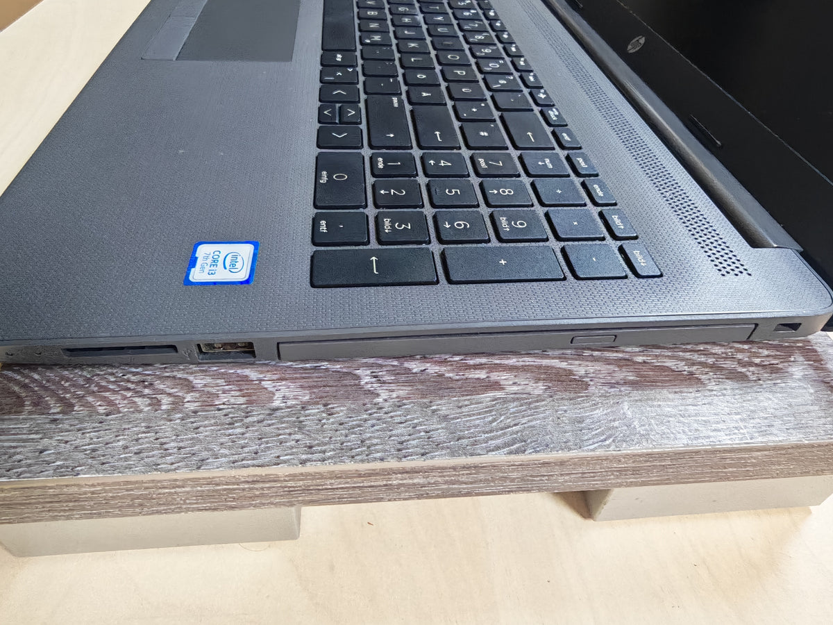 HP 250 G6 • i3-7020U • 8GB RAM • 256GB SSD • HD • Win 11 • 6mj Jamstvo
