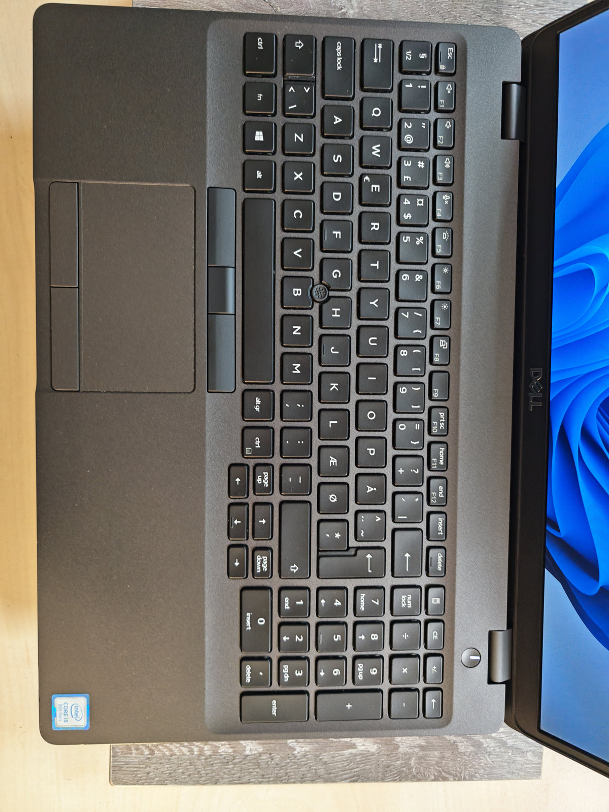 Dell Latitude 5500 • i5-8365U • 8GB RAM • 512GB M.2 SSD • Full HD • Win 11 • 12mj Jamstvo