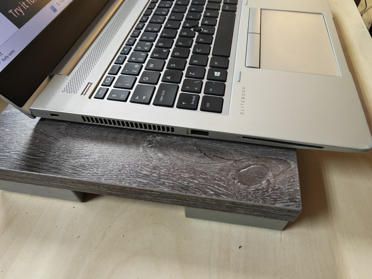 HP EliteBook 755 G5 • Ryzen 5 PRO 2500U • 8GB RAM • 256GB NVMe SSD • Full HD • Win 11 Pro • 12mj Jamstvo