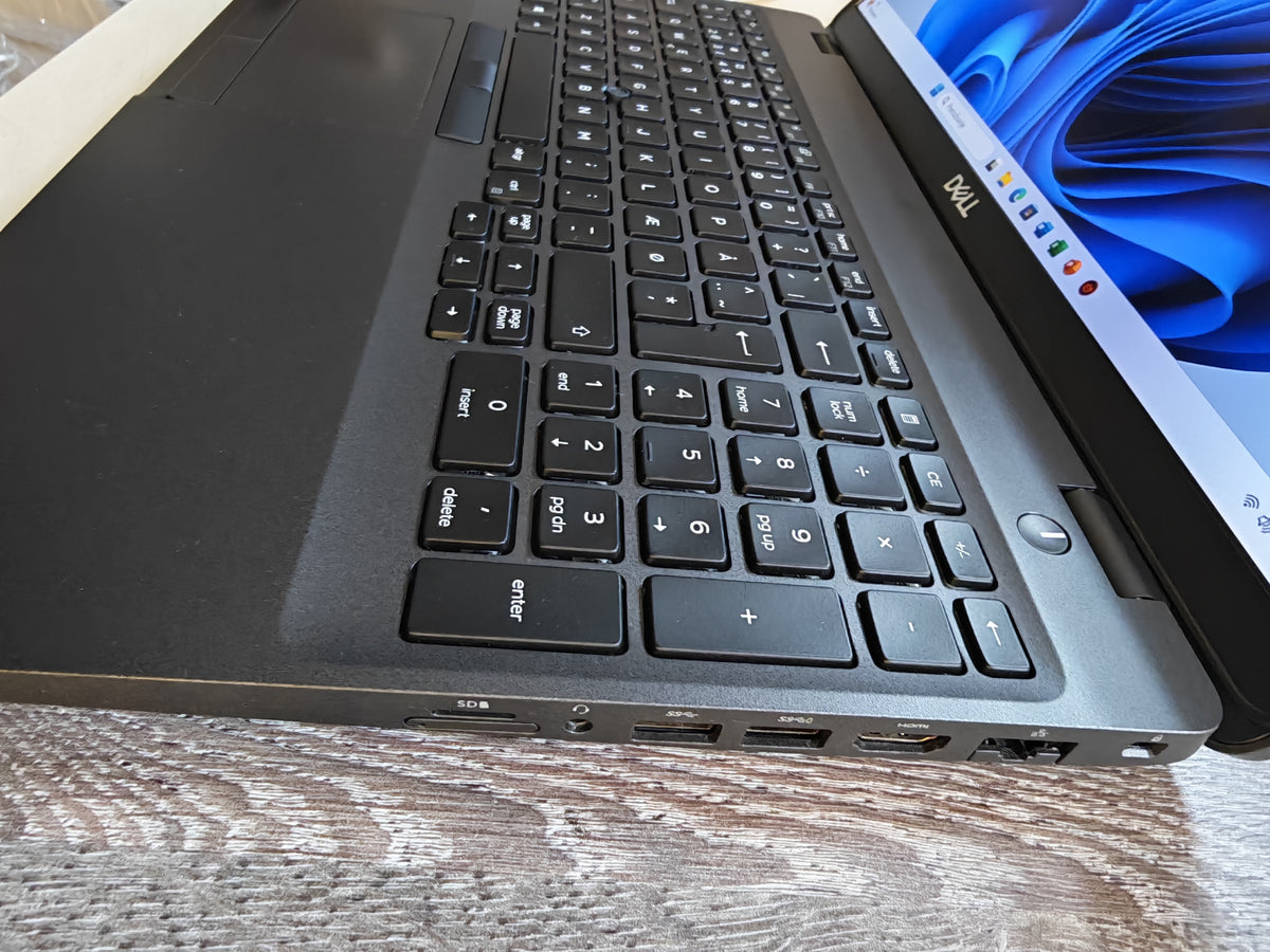 Dell Latitude 5500 • i5-8365U • 8GB RAM • 512GB M.2 SSD • Full HD • Win 11 • 12mj Jamstvo