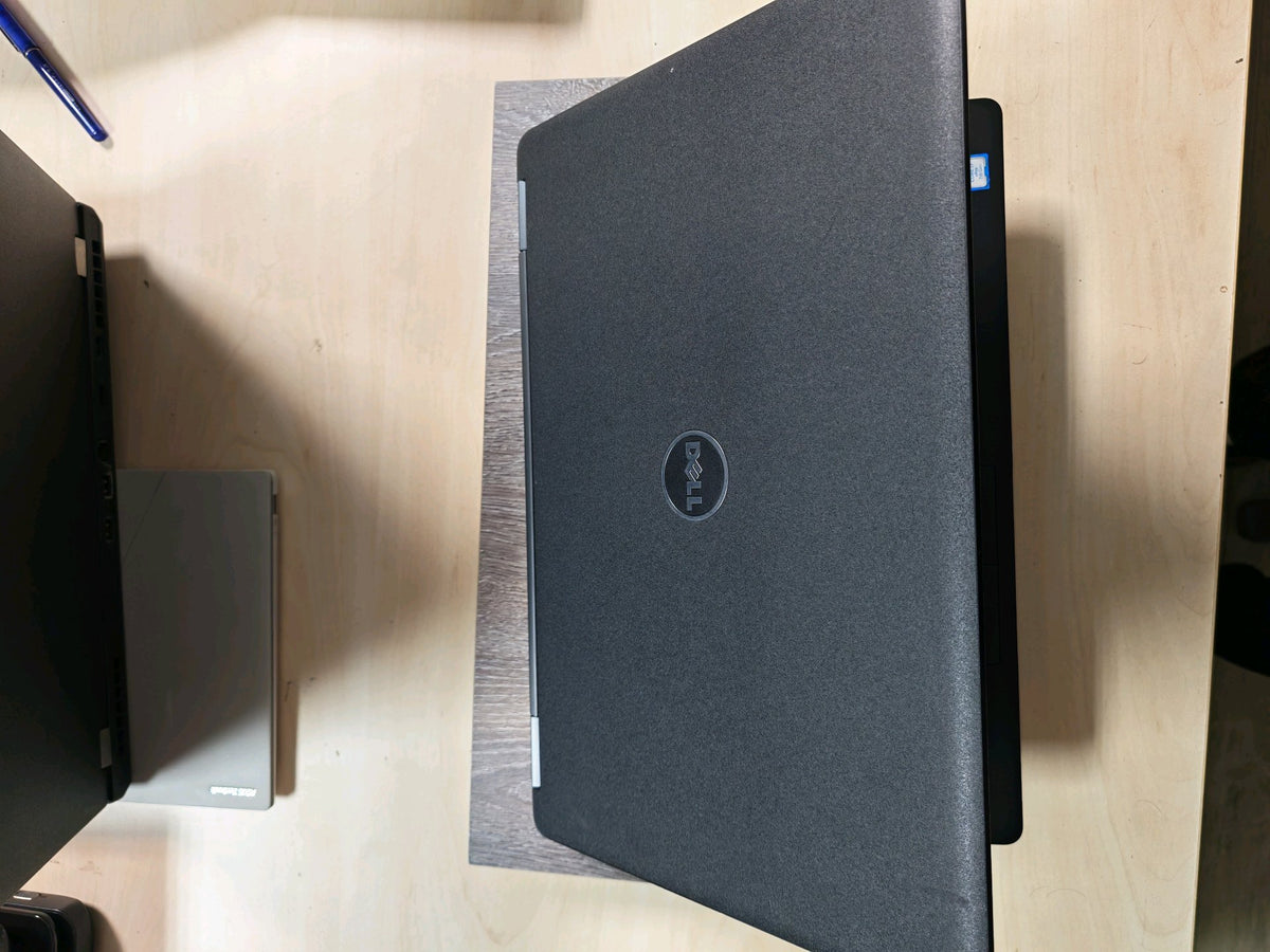 Dell Latitude 5580 • S manjom greškom – TPM ne radi • i7-7600U • 16GB RAM • 256GB SSD • Full HD • Win 11 • 12mj Jamstvo