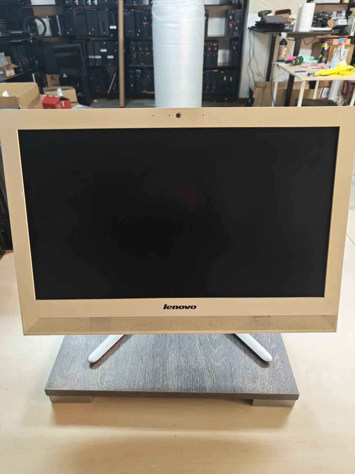 Lenovo C40-30 All-in-One • Pentium 3558U • 8GB RAM • 120GB SSD • Win 11 Pro • 6mj Jamstvo
