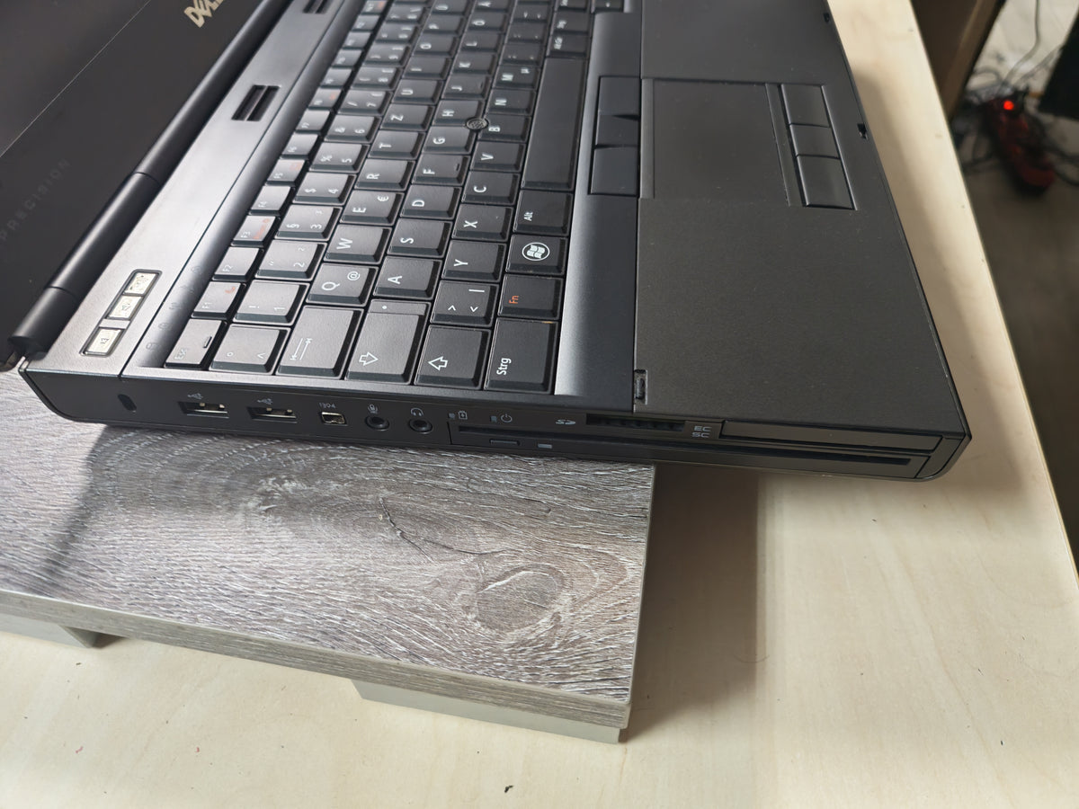 Dell Precision M4600 • i7-2760QM • Quadro 1000M 2GB • 16GB RAM • 240GB SSD • Full HD • Win 11 Pro • 6mj Jamstvo