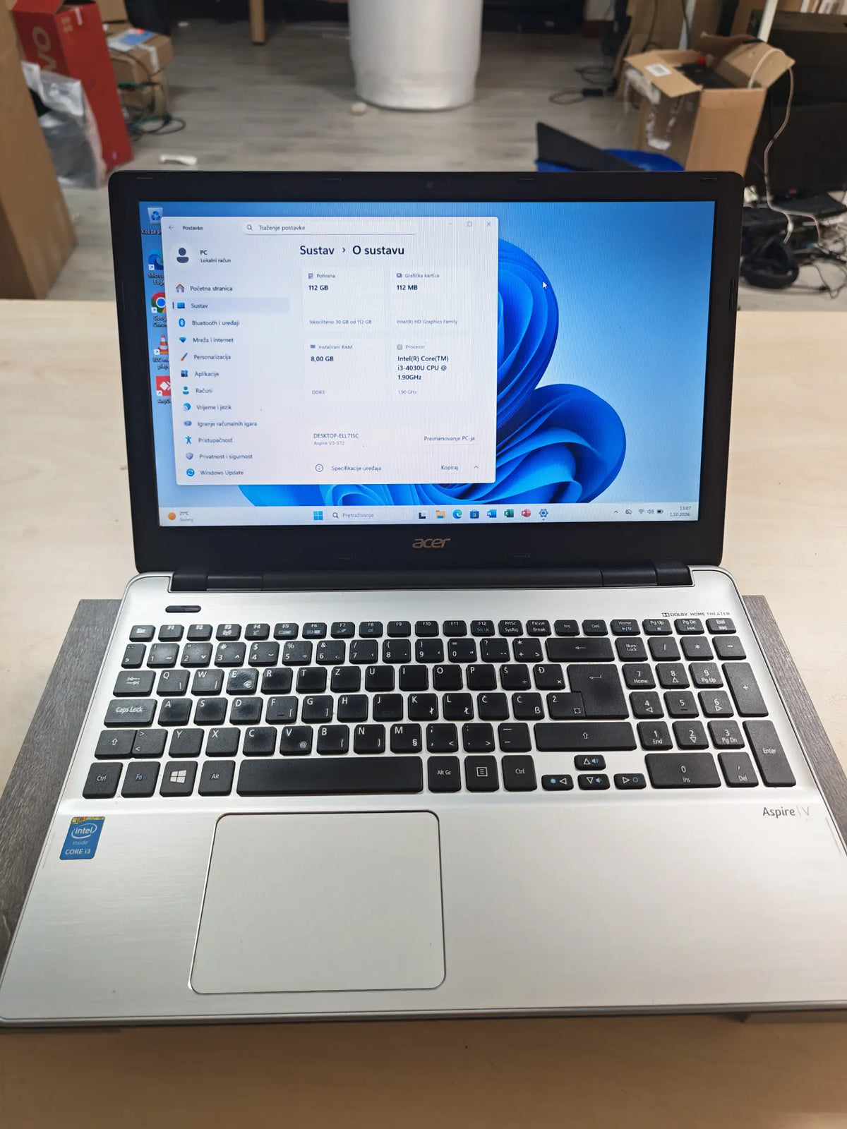 Acer Aspire V3-572 • S greškom –neke tipke zahtijevaju jači pritisak • i3-4030U • 8GB RAM • 120GB SSD • Win 11 • 3mj Jamstvo
