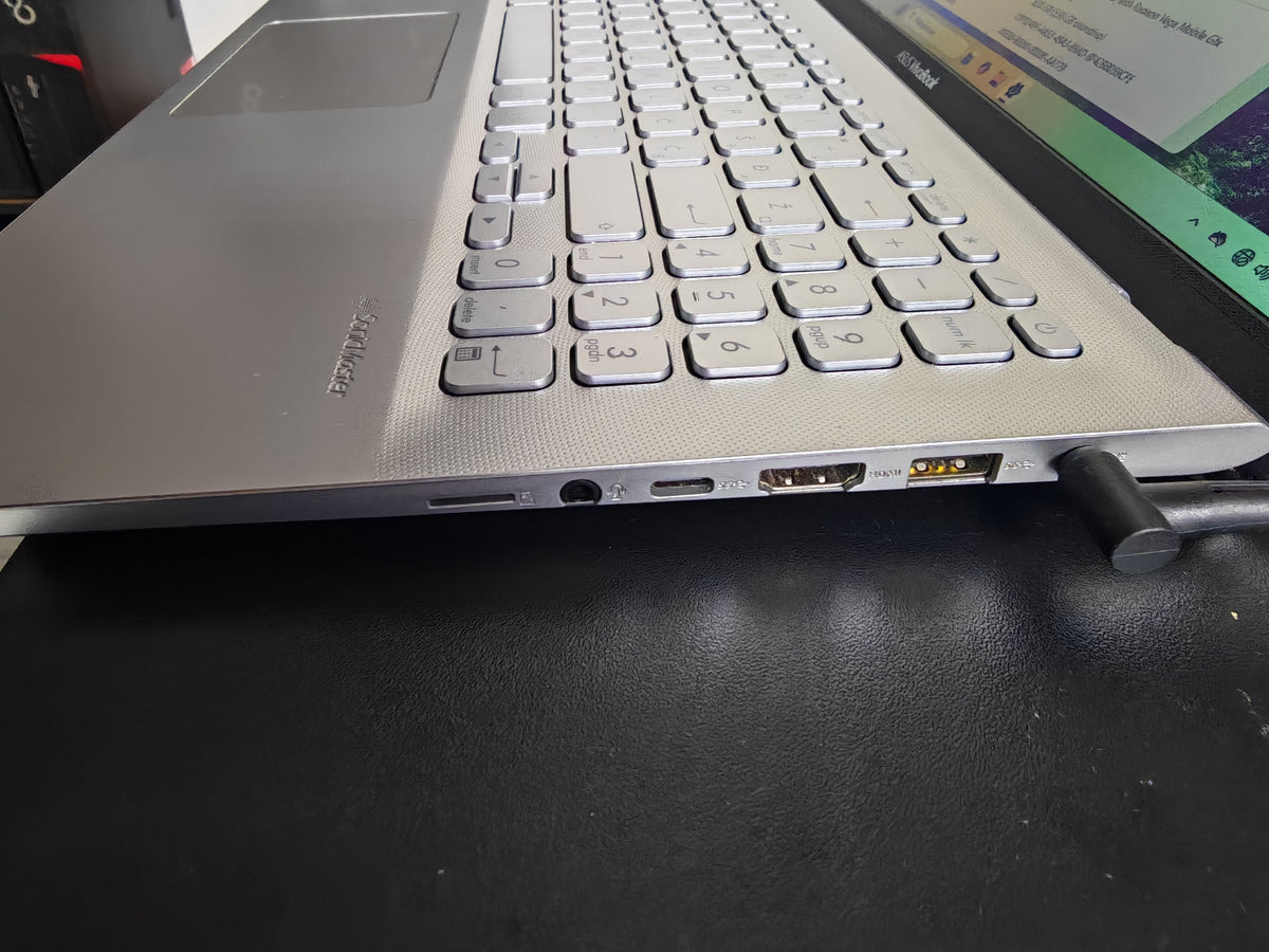 ASUS VivoBook X512DA • Ryzen 5 3500U • 8GB RAM • 512GB SSD • Full HD • Win 11 • 6mj Jamstvo
