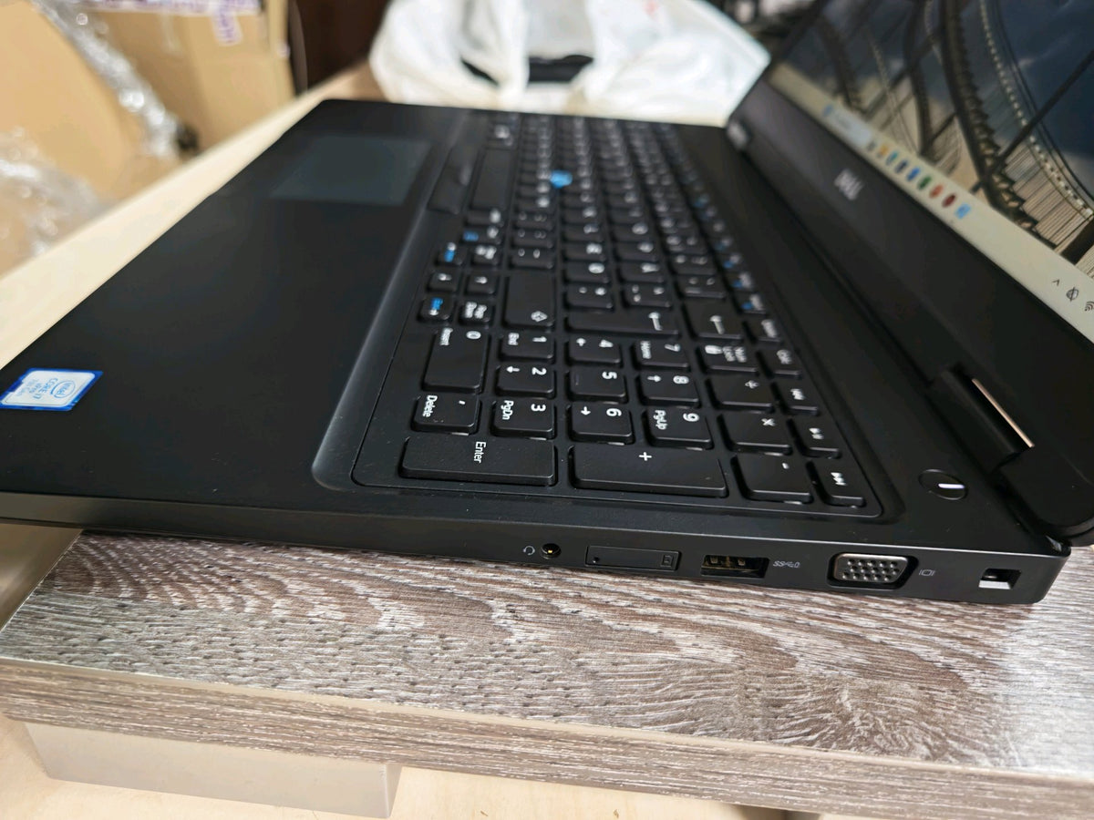 Dell Latitude 5580 • S manjom greškom – TPM ne radi • i7-7600U • 16GB RAM • 256GB SSD • Full HD • Win 11 • 12mj Jamstvo